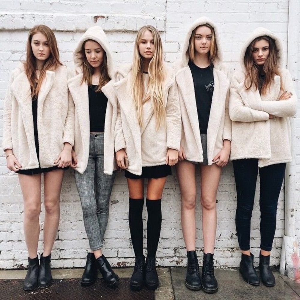 Brandy Melville Sandra Fur Coat - Picture 2 of 4